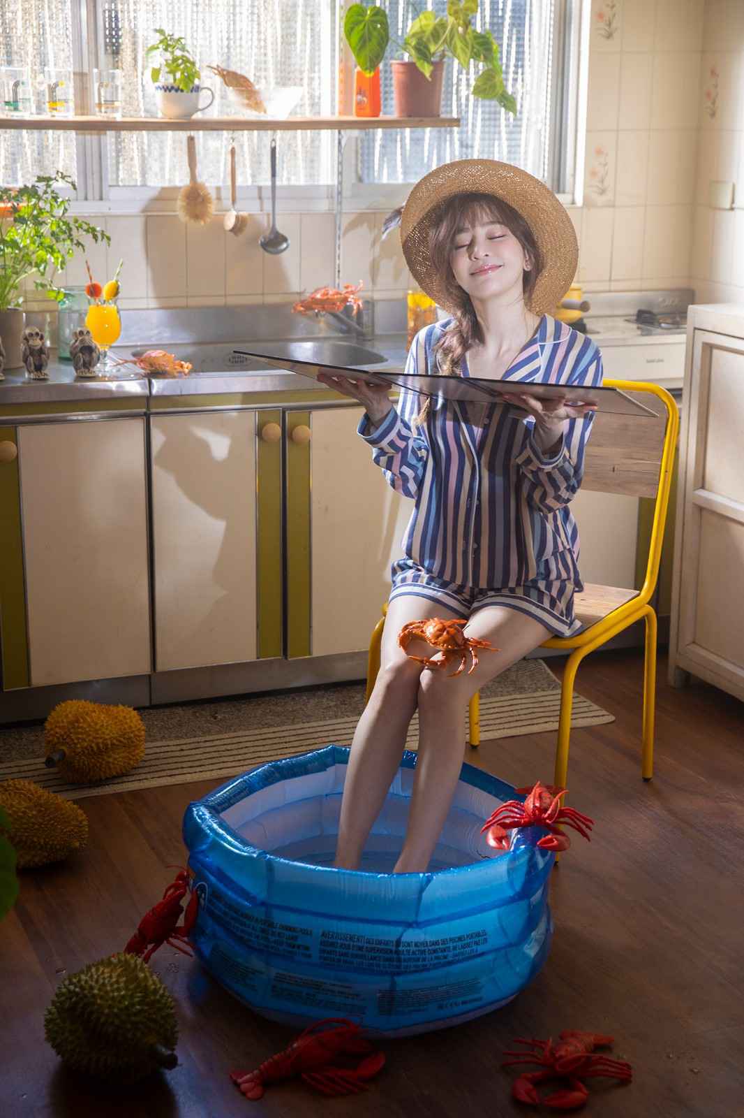 王心凌《心灵的冒险》MV今首播 跑步机变行李输送带 一秒出境神游世界各地