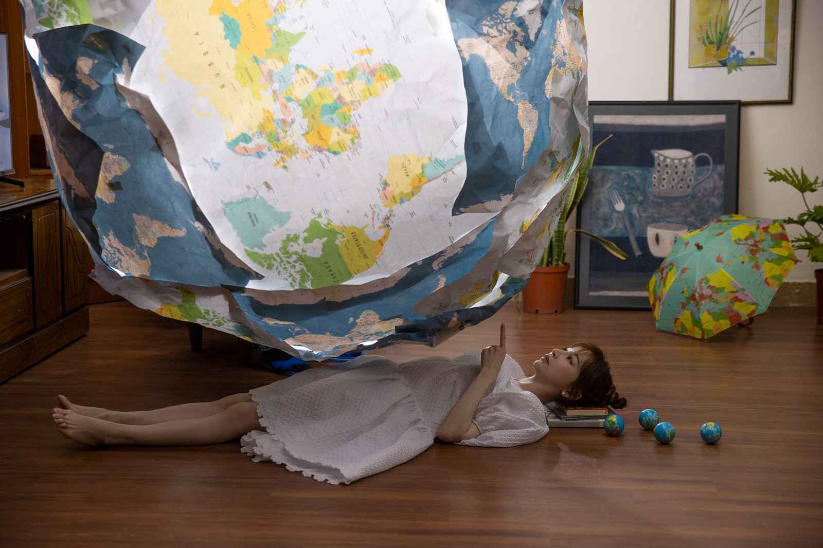 王心凌《心灵的冒险》MV今首播 跑步机变行李输送带 一秒出境神游世界各地