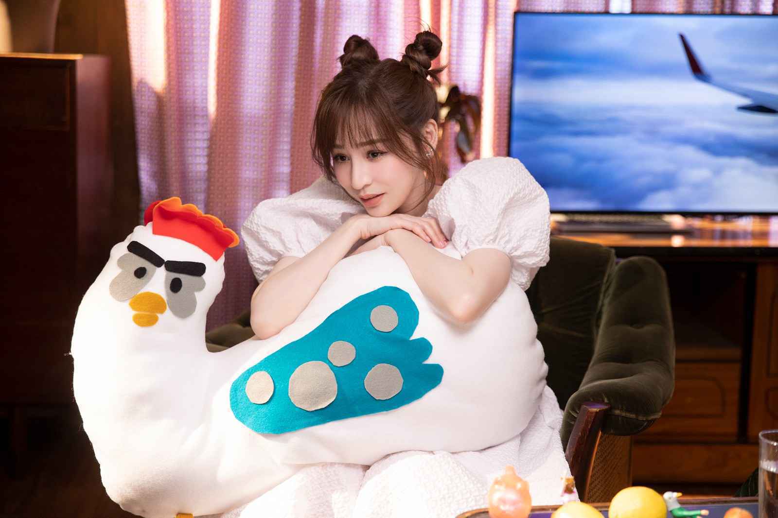 王心凌《心灵的冒险》MV今首播 跑步机变行李输送带 一秒出境神游世界各地