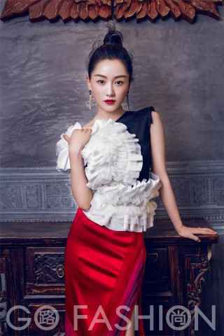 杨炅翰版《不同世界》 电视剧《猎毒人》推广曲首发 深情演绎悲恸旋律