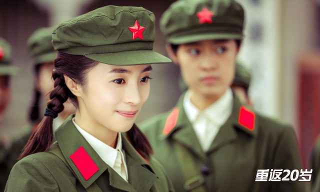 胡冰卿知青照惊艳 《重返20岁》变身复古时尚icon