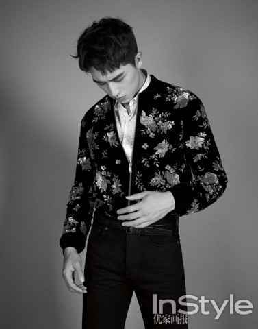 张敬轩演唱会红馆开唱 陈慧琳关智斌惊喜助阵