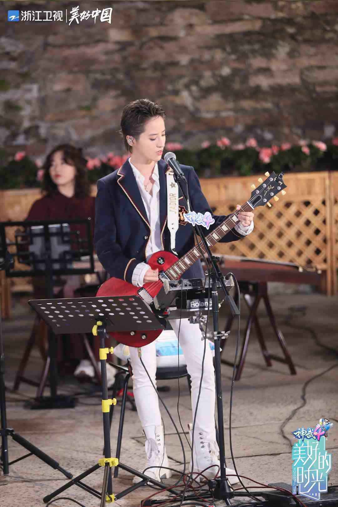 蒋一侨《美好的时光》游临海 电吉他首秀深情演奏《下雨天》