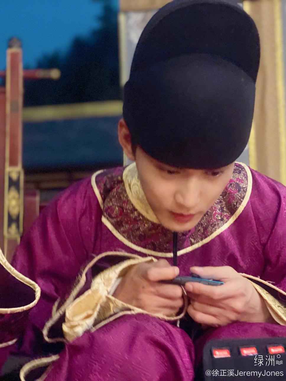 徐正溪《影帝的公主》婚服摔下马，转眼又开开心心拍摄了