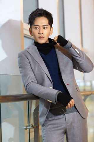 王野“肆意”专场生日夜开唱 现场泪点笑点满满