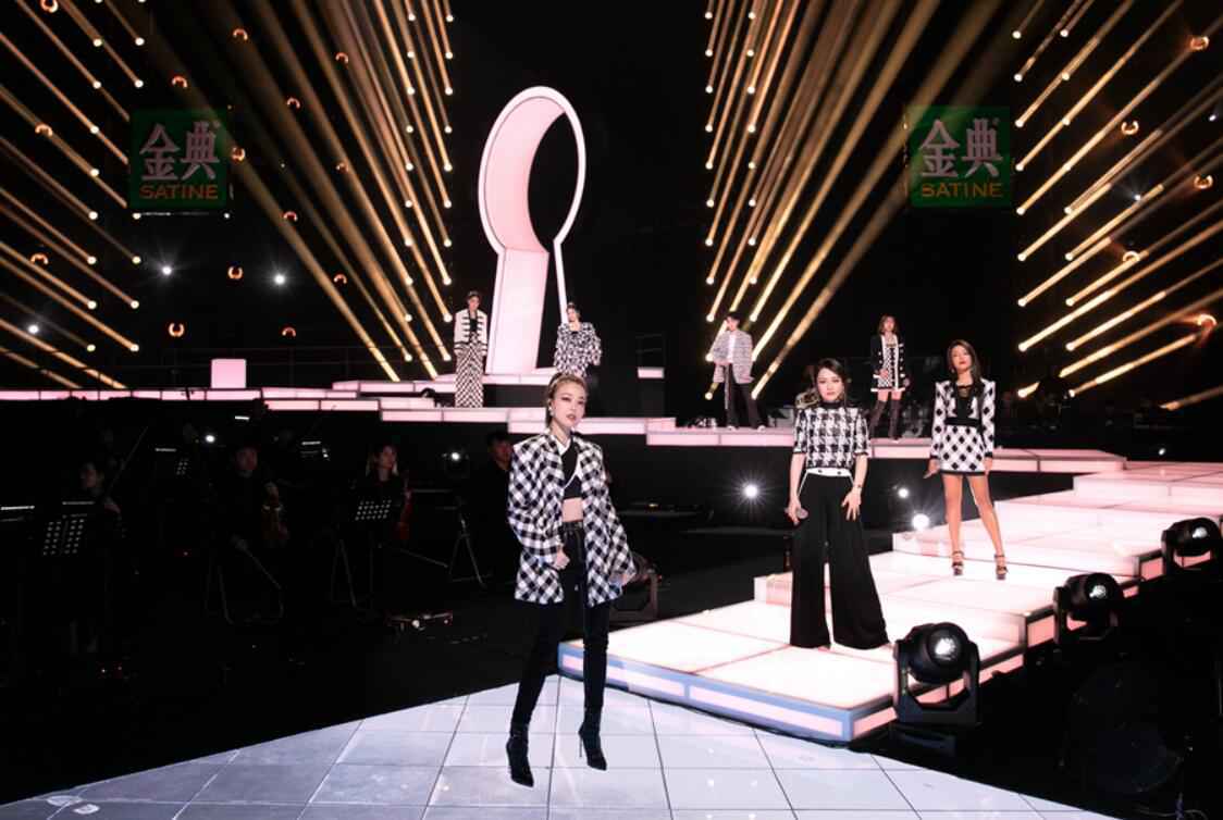 《乘风破浪的姐姐》第二季四公即将上演 陈小纭刀群舞实力展现