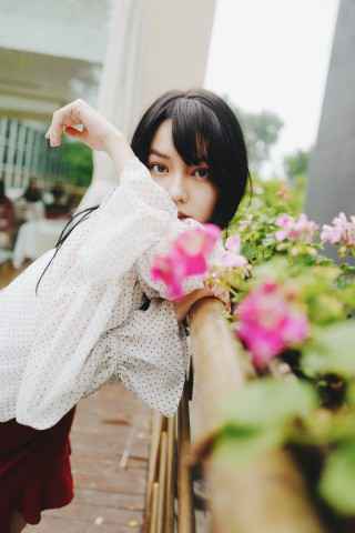 宋佳新歌《一分钟》上线 填补文艺歌手空白