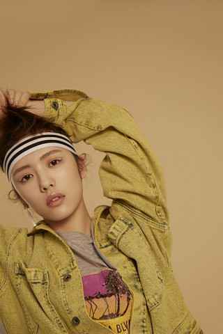 张桐入摄影棚录歌表情亮了 网友:实力懵圈脸