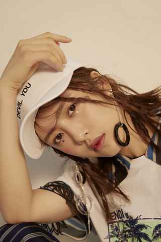 张桐入摄影棚录歌表情亮了 网友:实力懵圈脸