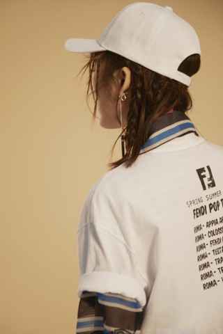 张桐入摄影棚录歌表情亮了 网友:实力懵圈脸