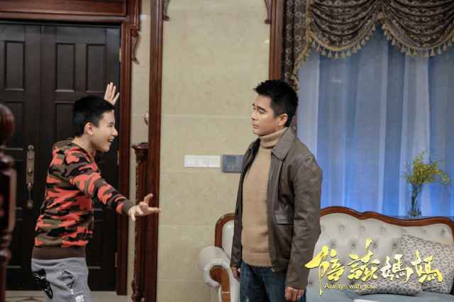 《陪读妈妈》许亚军变身超人老爸 胡先煦面临交友危机