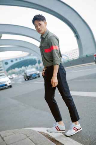 陶喆新加坡演唱会重现经典 现场遭遇粉丝“熊抱”