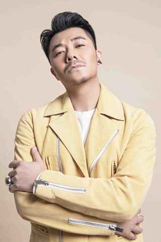 东于哲《黑白说》MV首播 30个小时无眠呈现好作品