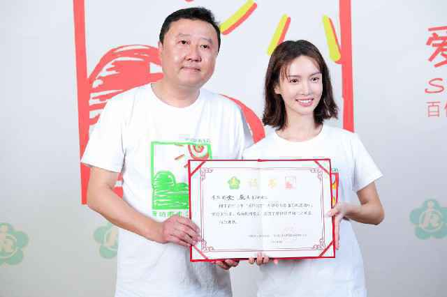 金晨献唱残联公益歌曲《爱的阳光》 为爱发声暖心十足