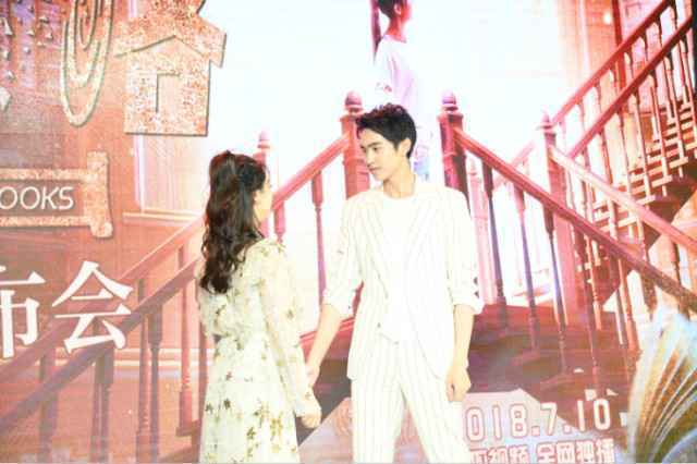 严禹豪一人分饰两角直呼过瘾 《炮灰攻略》展百分之二百帅气