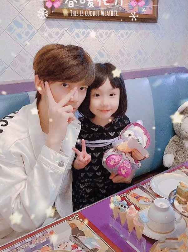 暗示离婚?洪欣晒与儿女合照秀幸福,喊话一家人一起却独缺张丹峰