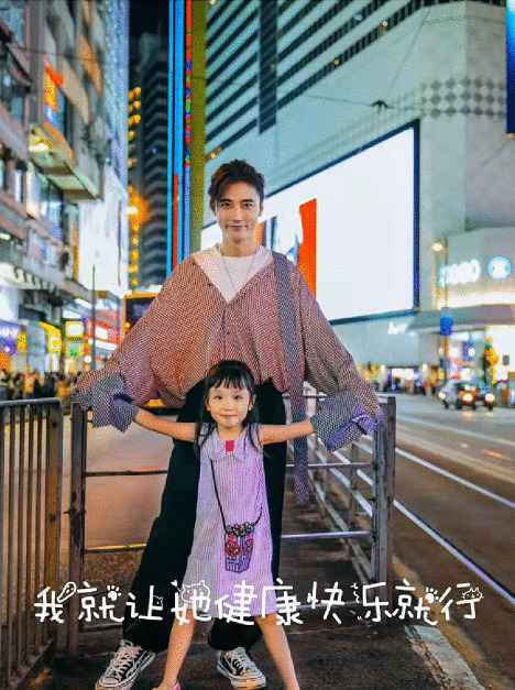 暗示离婚?洪欣晒与儿女合照秀幸福,喊话一家人一起却独缺张丹峰