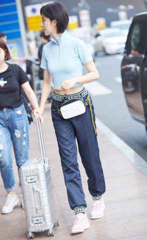 王博文《食光机》发布会 周兴哲惊喜助阵合唱《你，好不好》