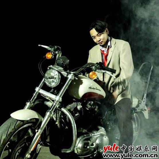 音乐人文艺韬2021年全新单曲《那个男孩》首发，歌词句句走心别有深意