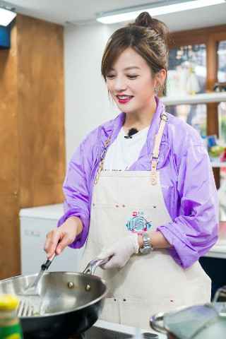 赵薇首战《中餐厅2》主厨日 新厨招牌菜获盛赞