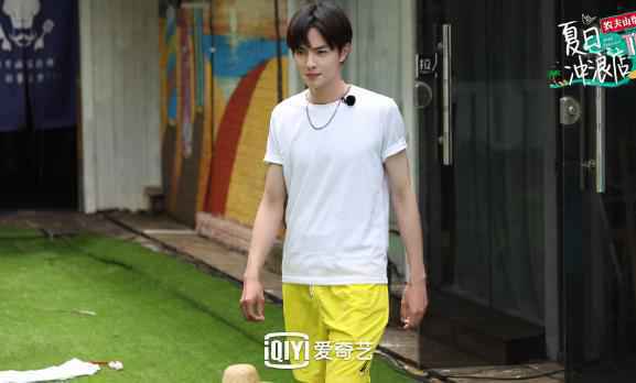 《夏日冲浪店》陈瑶两任荧幕情侣同框 韩东君官鸿比拼男友力