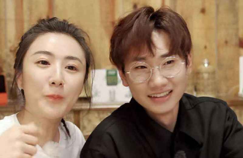 薇娅去《向往的生活》直播，何老师等人变成小助理，网友：羡慕