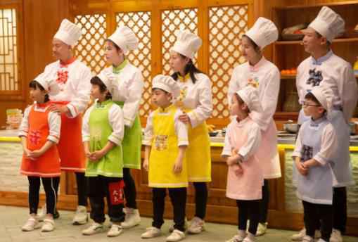 林依轮捕获巨大青鱼 白举纲为寻食材惊险崖降