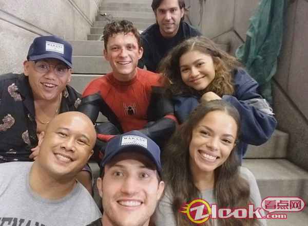 合照 索尼影业《蜘蛛侠3》杀青!“荷兰弟”片场照竟伤痕累累?