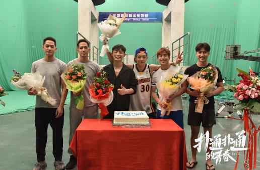 LuuBrothers《扑通扑通的青春》杀青 “跳水双雄”演绎行走的荷尔蒙