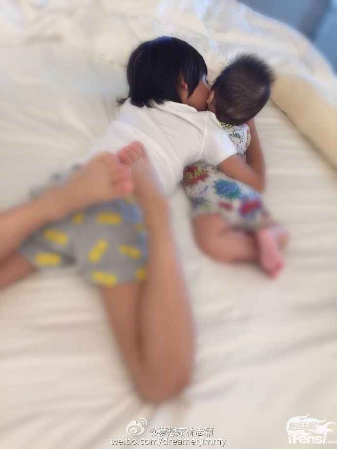 林志颖晒Kimi兄弟合照:你家孩子是复印的?