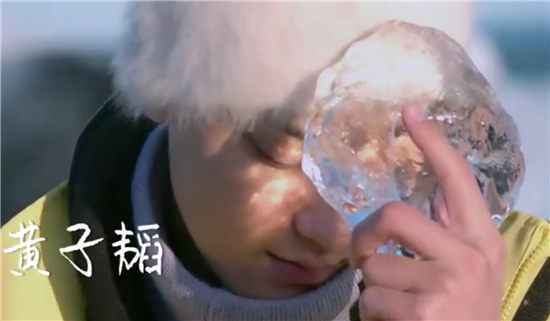 综艺《小小的追球》定档11月26日，黄子韬雪地表演火把舞超炫酷