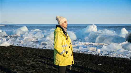 综艺《小小的追球》定档11月26日，黄子韬雪地表演火把舞超炫酷