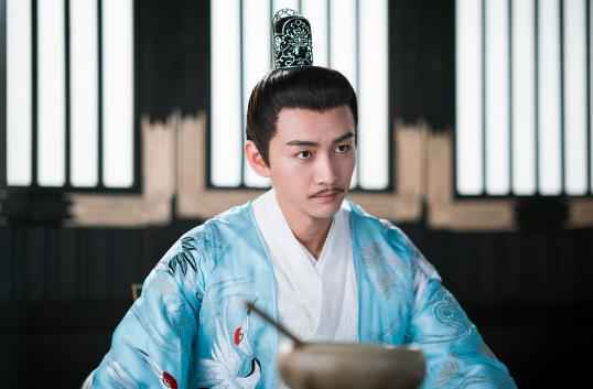 陈晓作品新造型成看点 再次出演帝王沉稳干练气场强