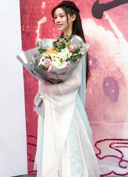 张艺上《玉昭令》上仙剧照首出炉 轻衫罗衣眉目含情仙气足