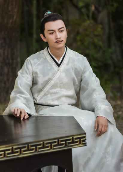 陈晓细腻演绎多面帝王 “奸人坚”引关注多部作品受期待