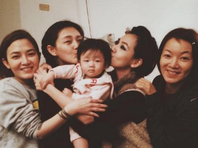 阿雅：大S爱女心切 小S第2胎后女儿“照猪养”