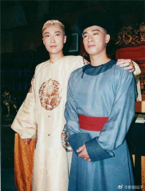 47岁港星马浚伟考上北大 备四套西装