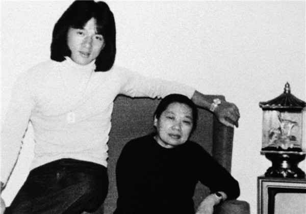 成龙羡慕父母爱情 后悔没说我爱你