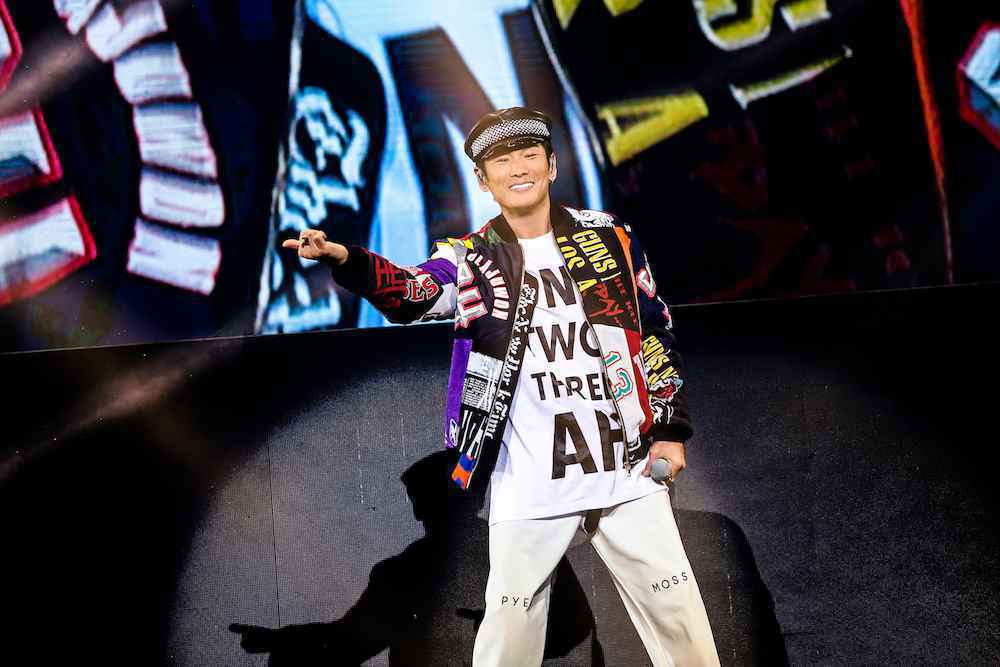 杜德伟“起来”演唱会劲歌热舞秒变蹦迪现场