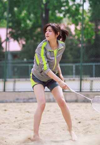 陈妍希自嘲小笼包变小馒头 激瘦秀出大长腿