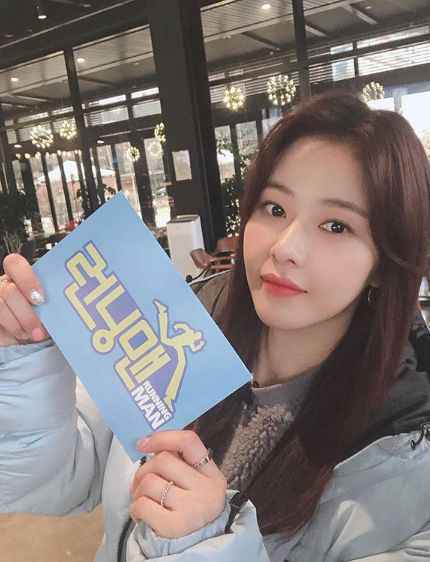 《Running Man》来宾朴荷娜带爱宠上节目，展示会跟著EDM音乐跳舞的鹦鹉！