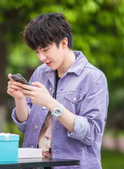 《我们的师父》刘宇宁表现亮眼,携大张伟兄弟团登上YY直播平台