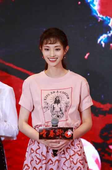 《青春斗》首播热度高 盖玥希维密腿全网柠檬了