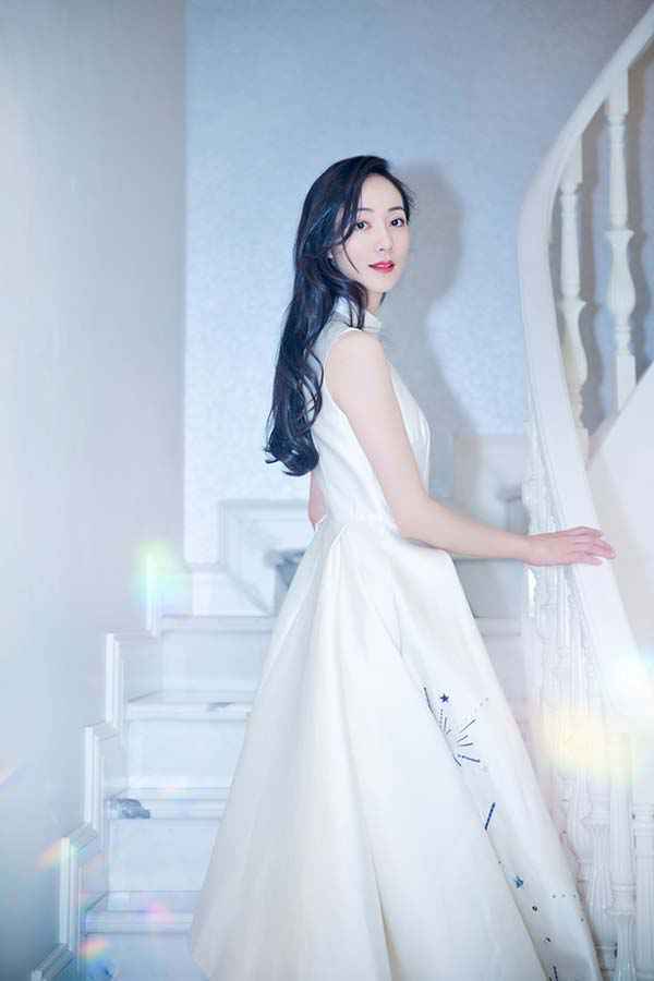 韩雪亮相“声在中国”音乐汇 唱响《你是我的英雄》致敬追梦人