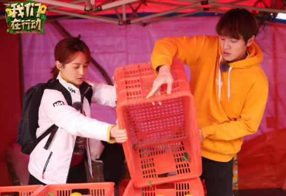 东方卫视《我们在行动》继续前行蒋勤勤卖脐橙遭王耀庆“砸场”ALL IN男团熬夜排练迎接新挑战