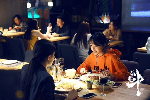 赵宝刚《青春斗》首播热度强劲 郑爽演绎现实青春引共鸣