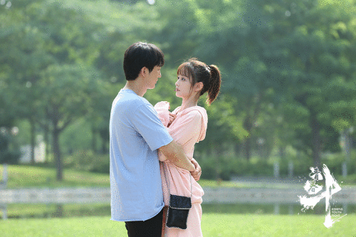 赵宝刚《青春斗》首播热度强劲 郑爽演绎现实青春引共鸣