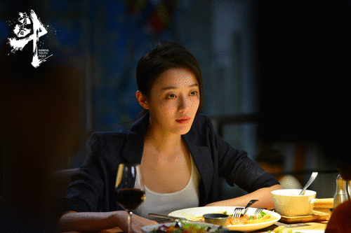 赵宝刚《青春斗》首播热度强劲 郑爽演绎现实青春引共鸣