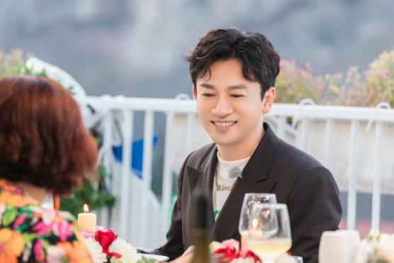《中餐厅》第三季暖心收官 苏有朋“告别宴”泪洒现场