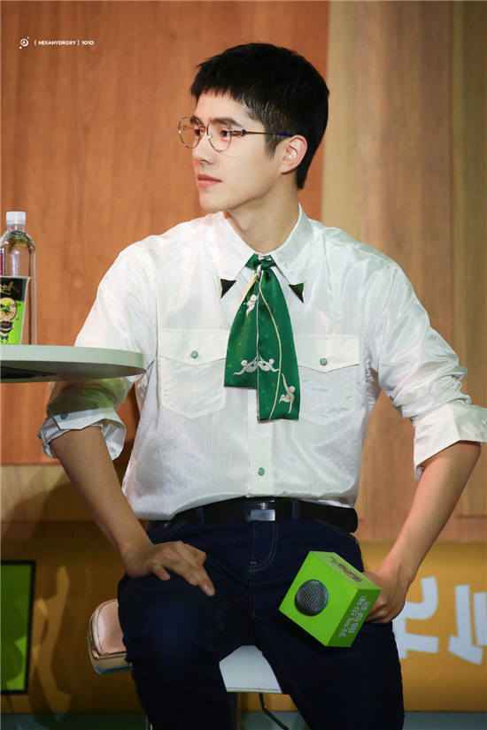 演员刘昊然亮相见面会现场演唱《野狼disco》超级宠粉